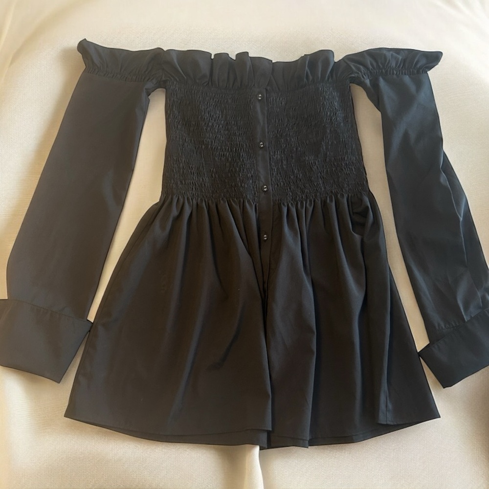 Luxe by Stylekeepers, black, off-shoulder, smocked-bodice, flowing bottom. Sz M